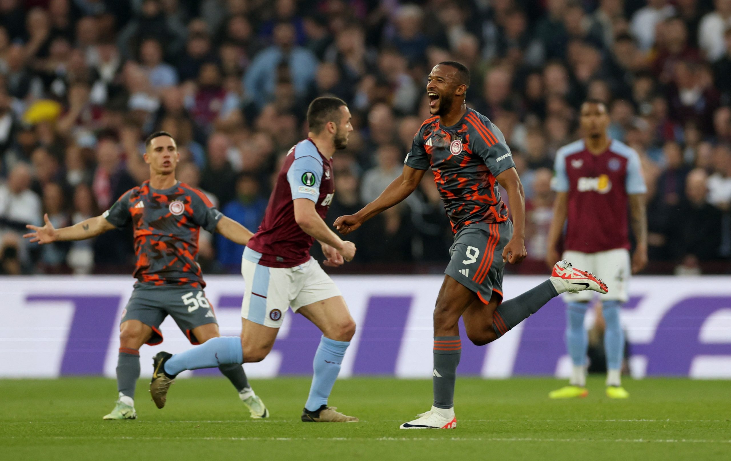 أولمبياكوس يقترب من نهائي المؤتمر الأوروبي..الكعبي أسقط أستون فيلا ب”هاتريك”