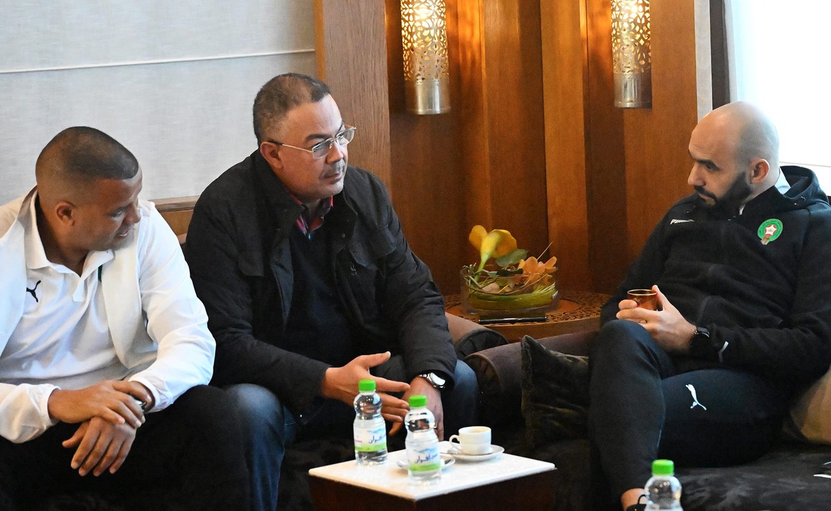 لقجع والرگراگي حاضران لمساندة نهضة بركان في نهائي “الكاف”