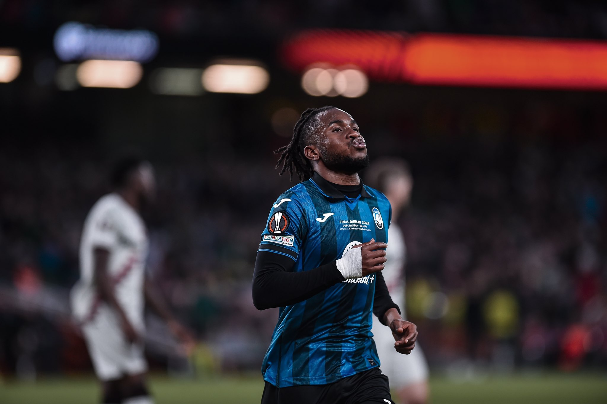 ثلاثية النيجيري لوكمان تتوج أتالانتا الإيطالي بلقب الدوري الأوروبي لأول مرة في تاريخه