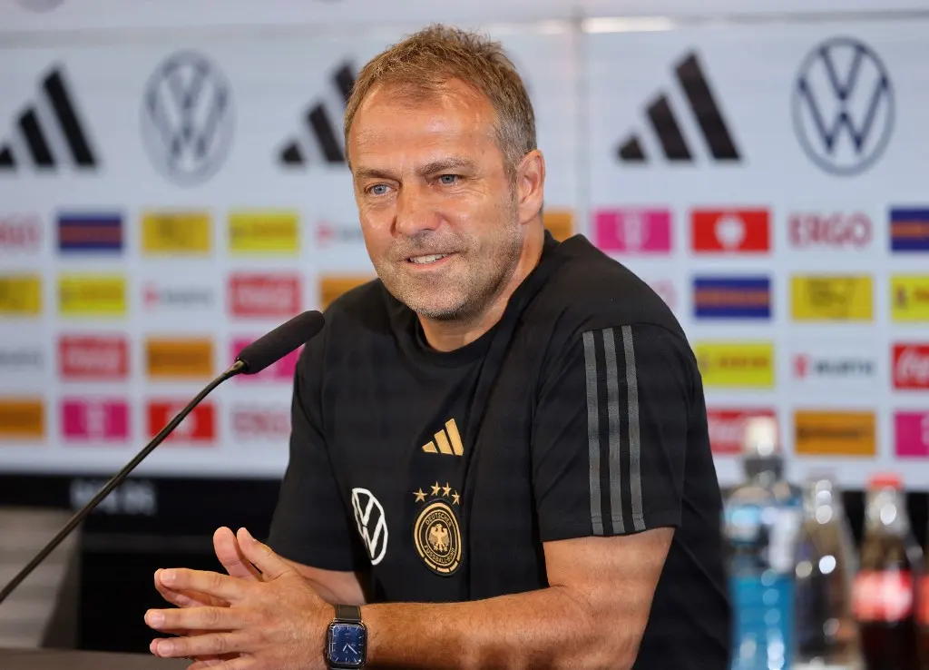 الألماني هانزي فليك يصل إلى برشلونة من أجل التعاقد مع “البارصا”