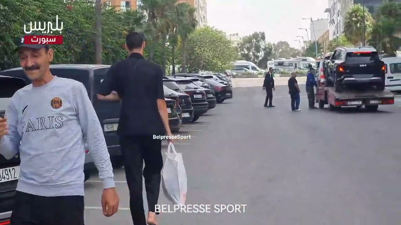 عبد العالي المحمدي يصل إلى أحد فنادق الدار البيضاء بعد تعاقده مع الوداد