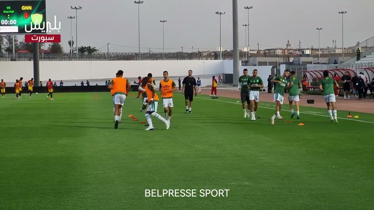 احماءات لاعبي الرجاء قبل انطلاق مباراة الرجاء والحرس  النجيري