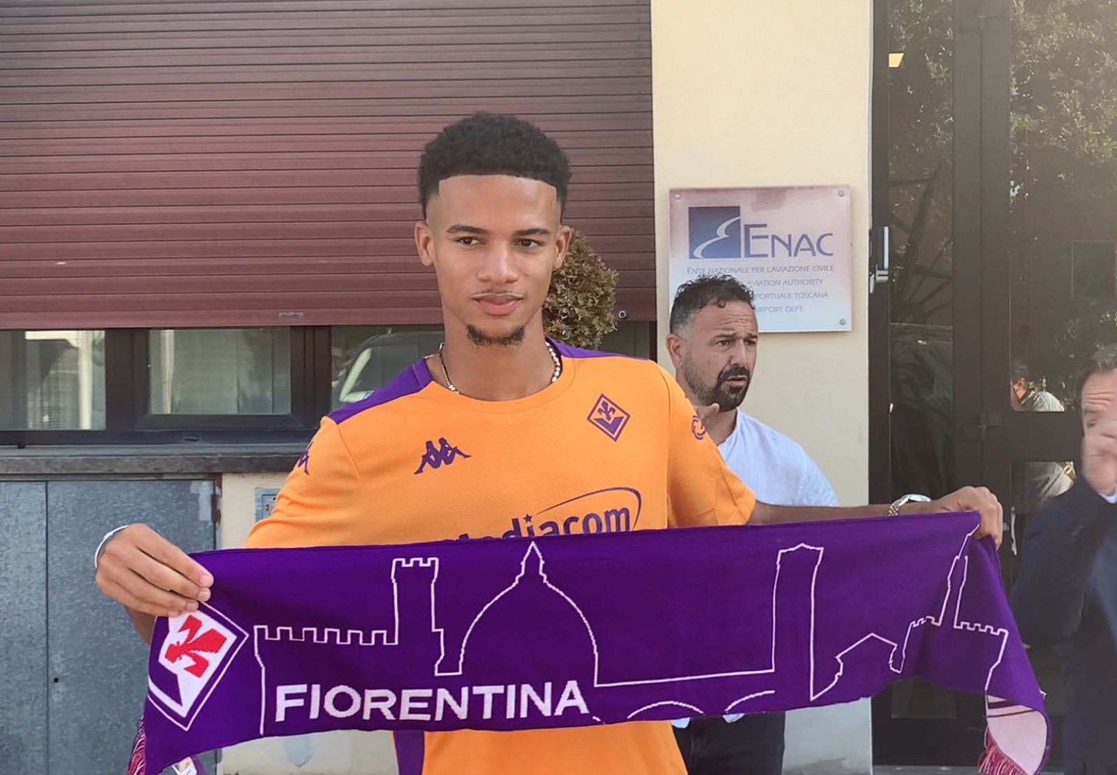 الدولي المغربي أمير ريشاردسون يصل فلورينسا تمهيدا لانتقاله إلى فيورنتينا الإيطالي