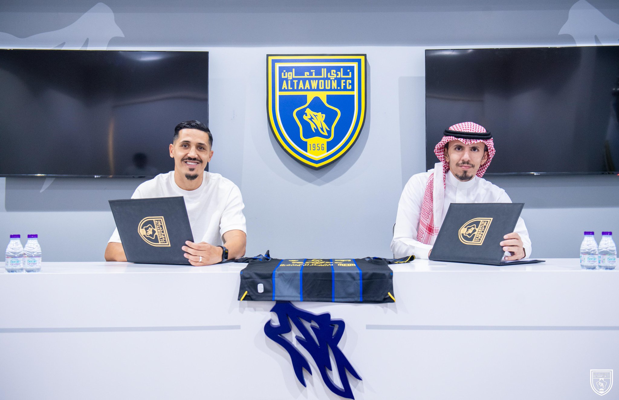 فيصل فجر ينضم لنادي “ذئاب” التعاون السعودي في صفقة انتقال حر