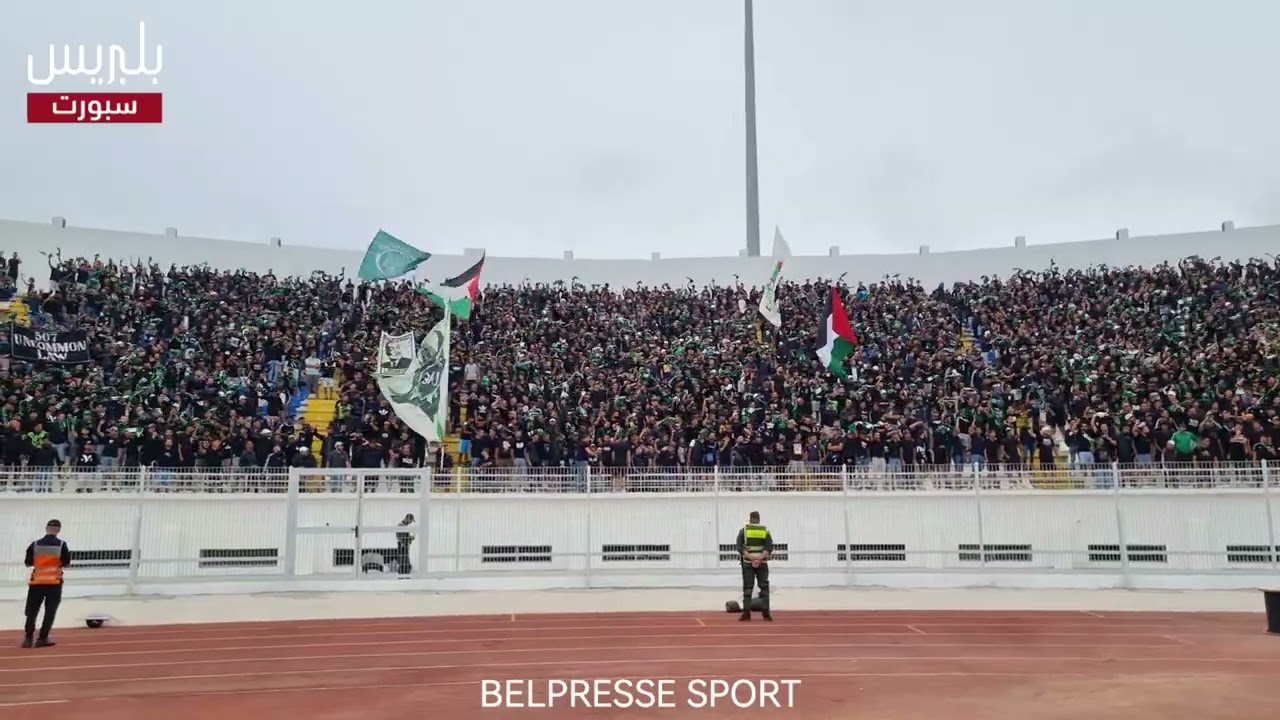 جماهير الرجاء تزلزل جنبات ملعب العربي الزاولي قبل انطلاق قمة الجولة الأولى بين الرجاء ونهضة بركان