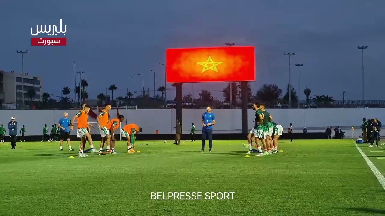 احماءات لاعبي الرجاء قبل انطلاق المباراة