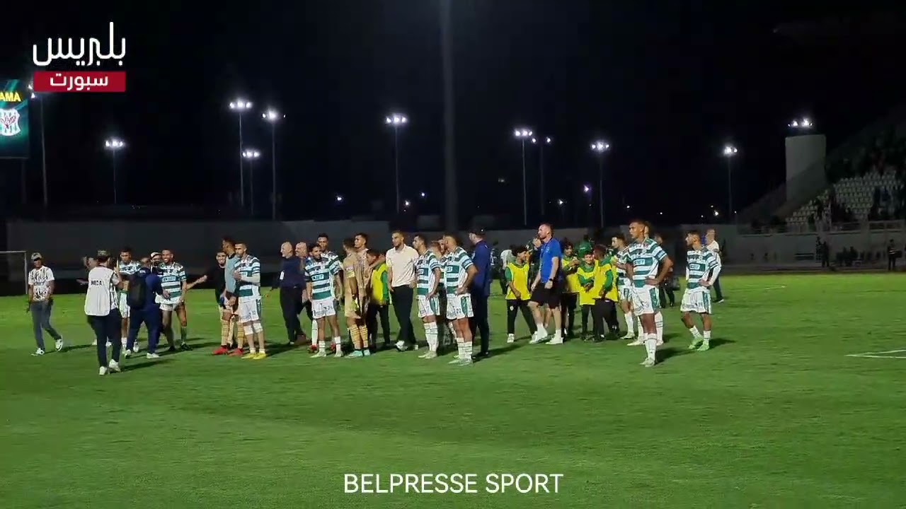 احتفال لاعبي الرجاء مع الجمهور بالتأهل