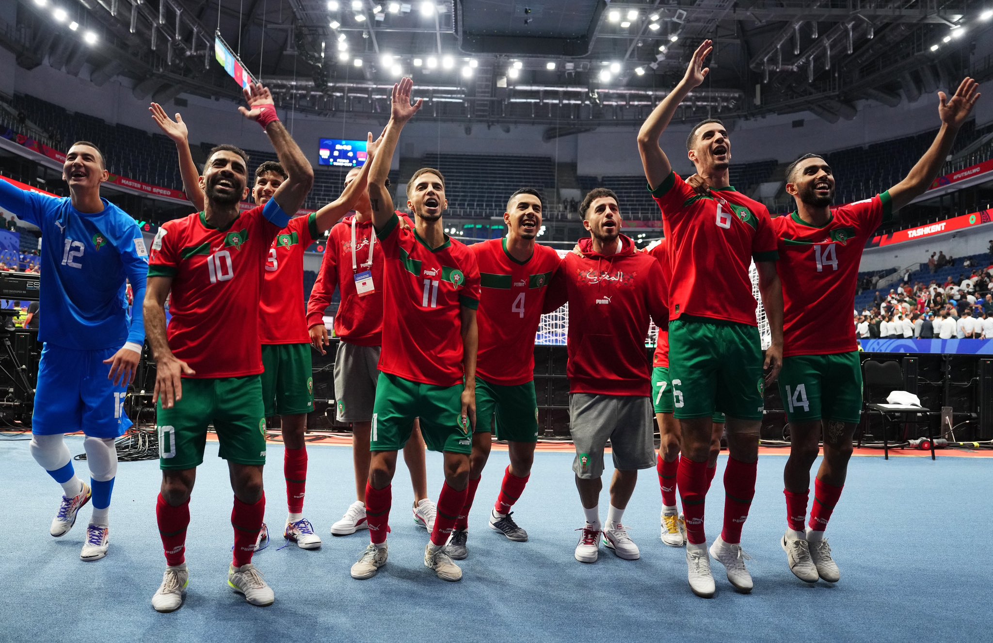 “أسود” الصالات يزأرون أمام إيران ويتأهلون لربع نهائي كأس العالم بأوزبكستان