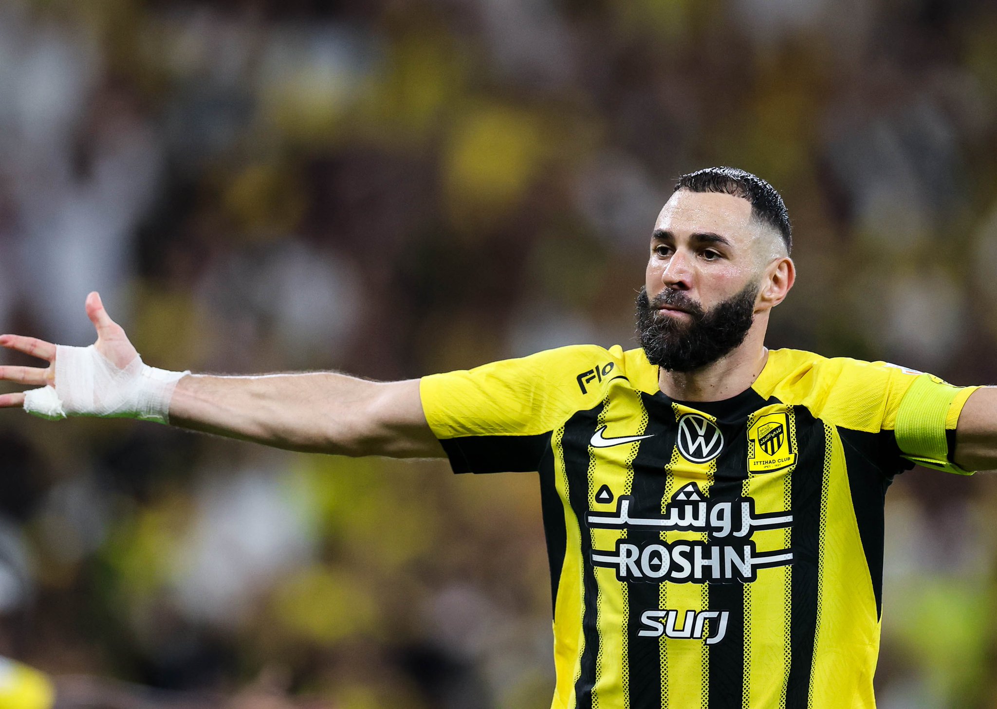 بنزيما ورونالدو: مواجهة أسطورية وانتصار حاسم للاتحاد