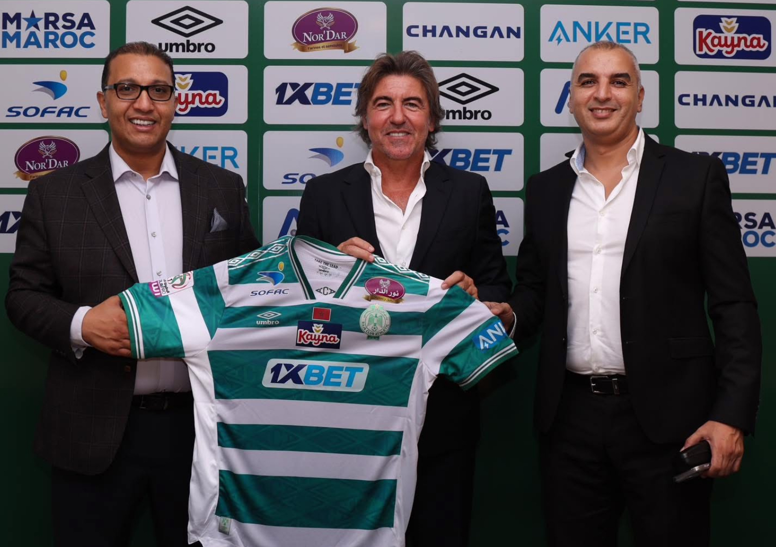 إدارة الرجاء تمتص غضب الأنصار ببلاغ شمل عدة قرارات تصحيحية