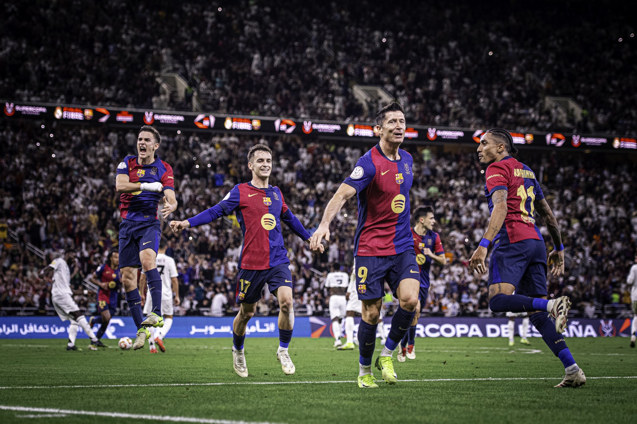 كلاسيكو السوبر الاسباني..برشلونة يكتسح الريال ويتوج باللقب