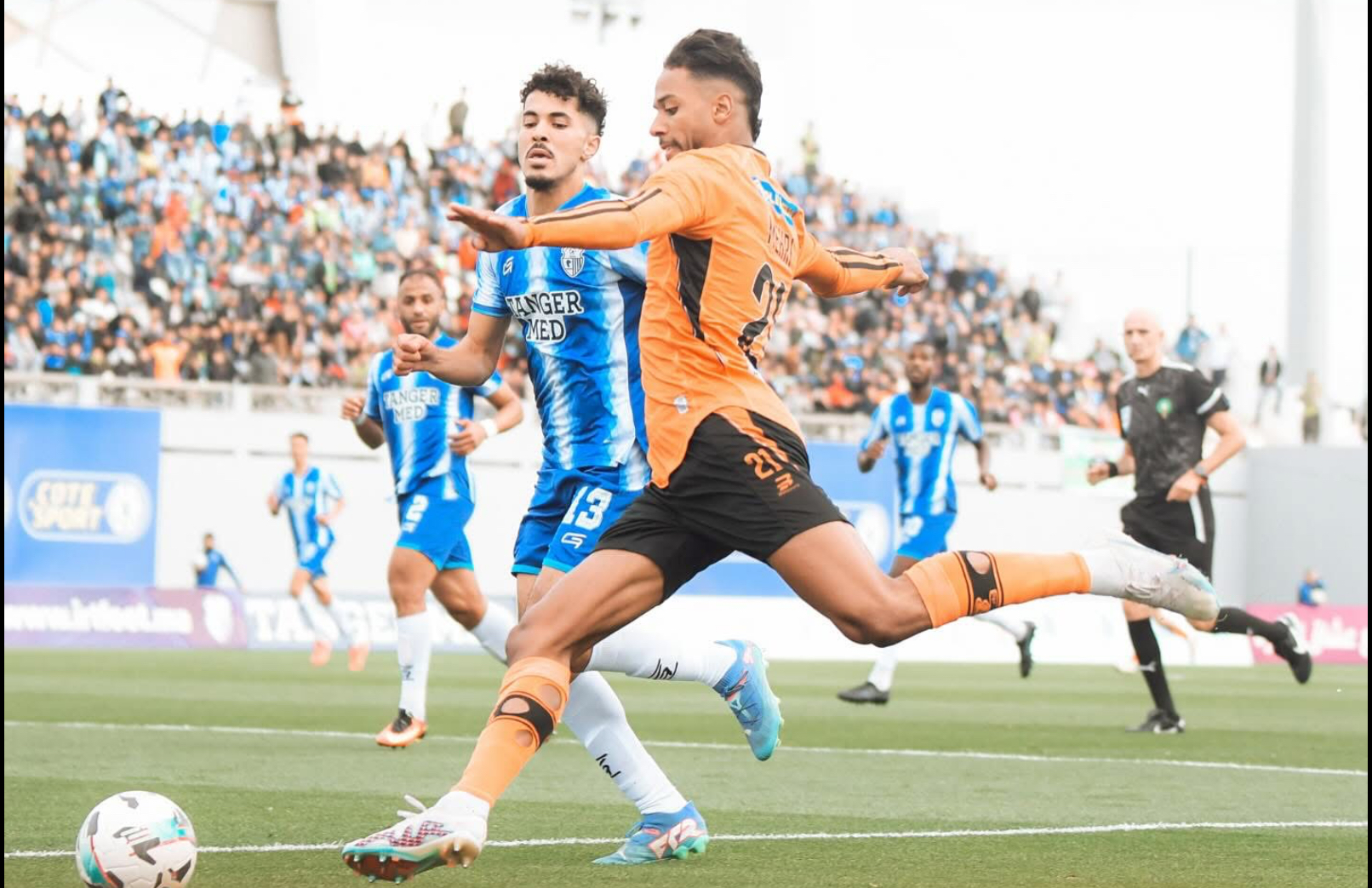 نهضة بركان يعزز صدارته للبطولة الاحترافية بثلاثية أمام اتحاد طنجة