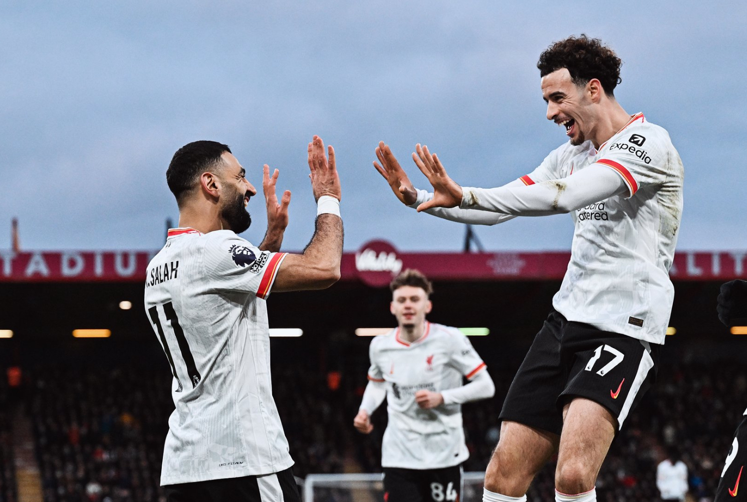 صلاح يقود ليفربول لتجاوز عقبة بورنموث وتعزيز صدارة “البريمرليغ”