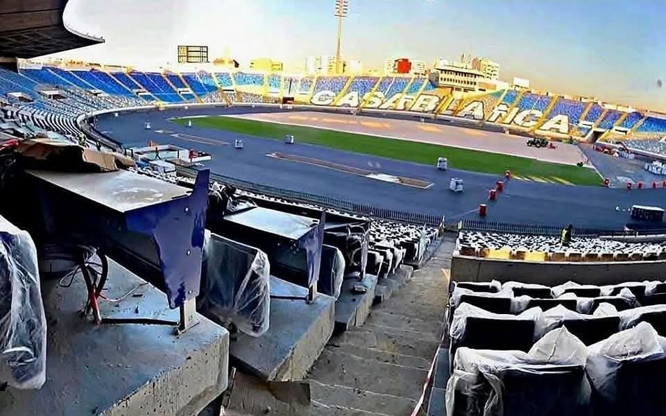 ملعب محمد الخامس يرتدي حُلّته الخضراء.. العدّ التنازلي للافتتاح ينطلق