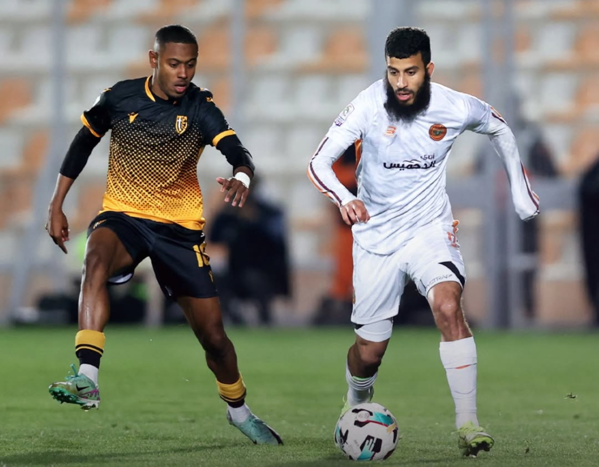 نهضة بركان يتوج رسميًا بلقب الدوري المغربي بعد تعادل مع اتحاد تواركة