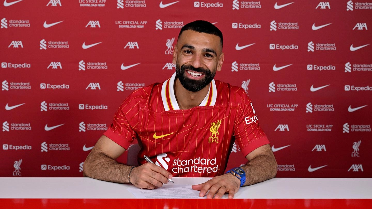 محمد صلاح يجدد عقده مع ليفربول حتى صيف 2027: “ما زلنا قادرين على حصد البطولات”