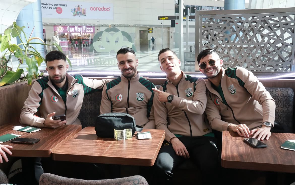 بالورود..شباب قسنطينة يحط الرحال بوجدة استعداداً لمواجهة نهضة بركان في نصف نهائي الكونفدرالية