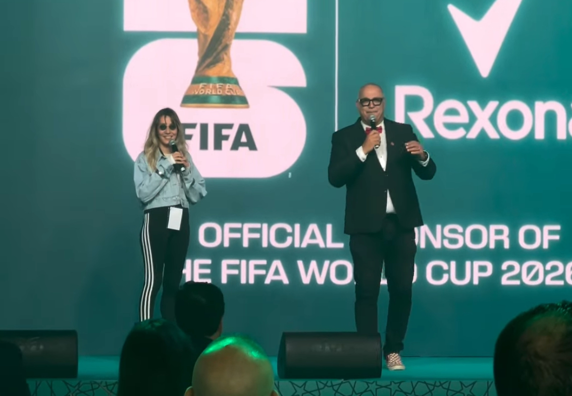 غاب أساطير الكرة وحضر “المؤثرون”..المنظمون يفشلون في عرض مجسم كأس العالم بالبيضاء