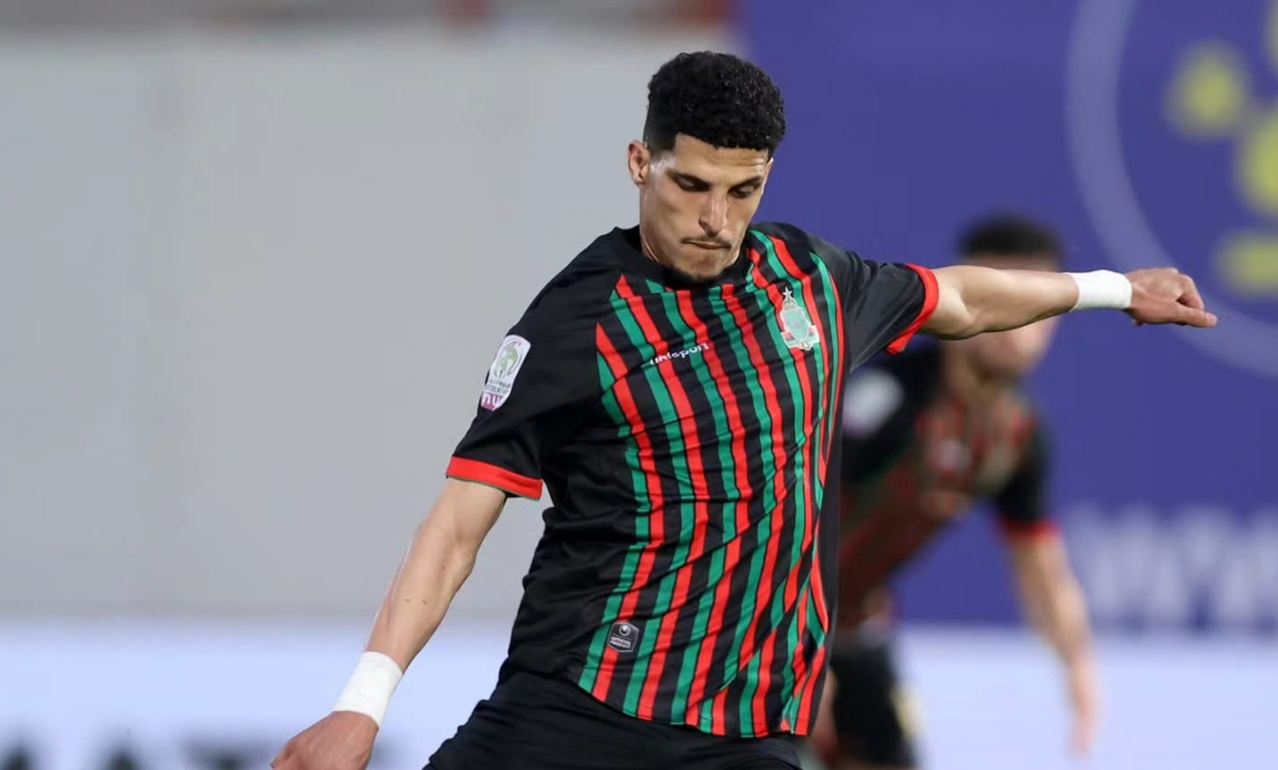 البطولة الاحترافية..الجيش والوداد يتنافسان حتى الرمق الأخير وصراع البقاء يشتعل بين تطوان والسوالم