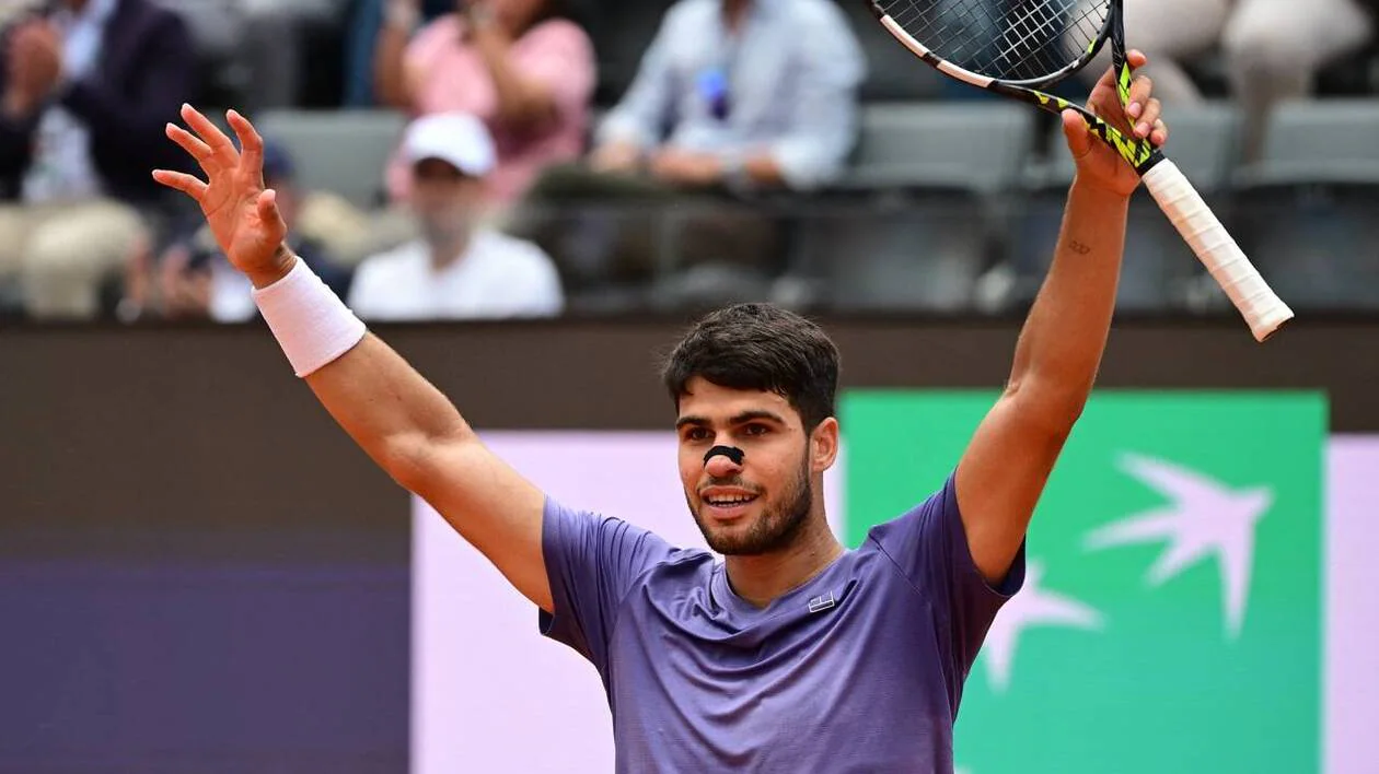 ألكاراز يبلغ ربع نهائي دورة روما بعد فوز صعب على خاتشانوف