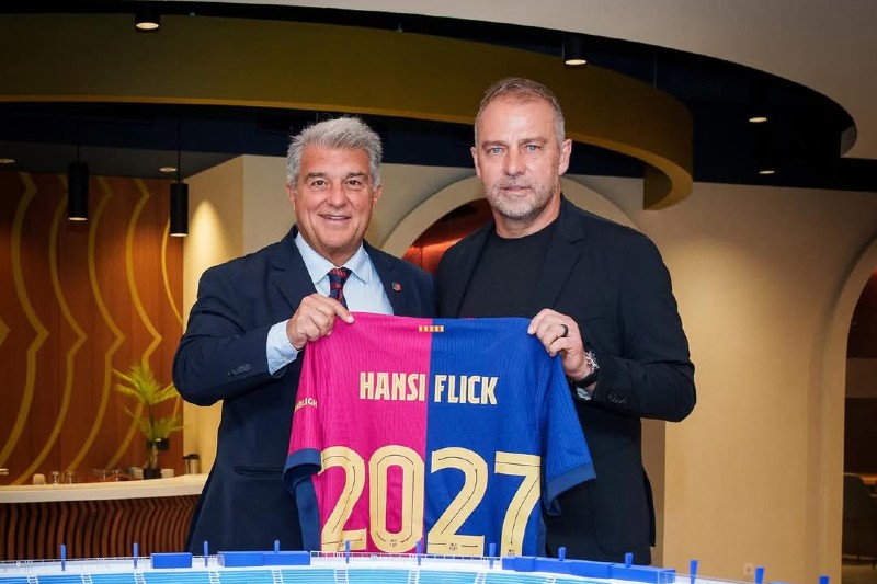 فليك يمدد تعاقده مع برشلونة حتى 2027 بعد الفوز بالدوري الإسباني