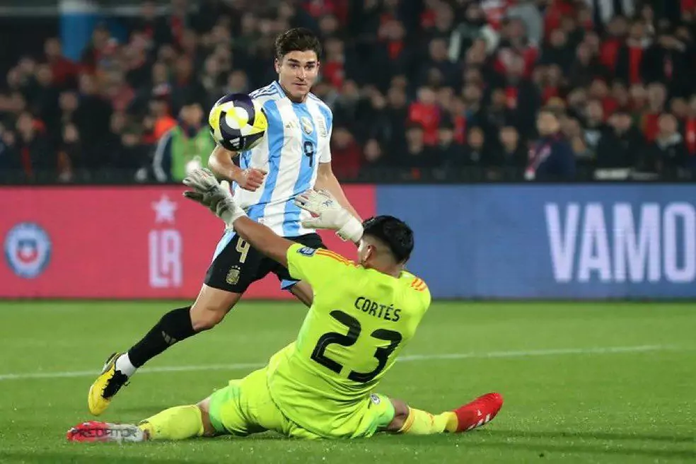 الأرجنتين تُسقط تشيلي وتواصل سلسلة الانتصارات في تصفيات المونديال