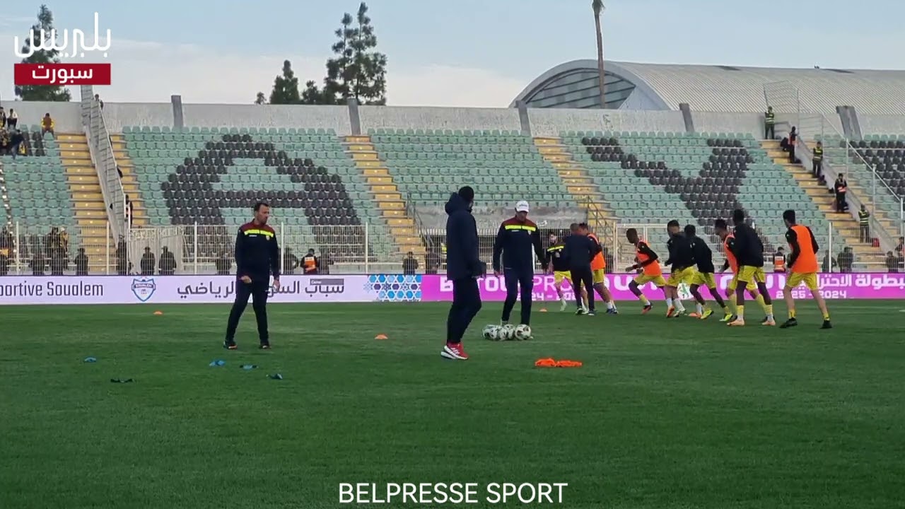 احماءات لاعبي شباب السوالم والمغرب الفاسي قبل انطلاق المباراة