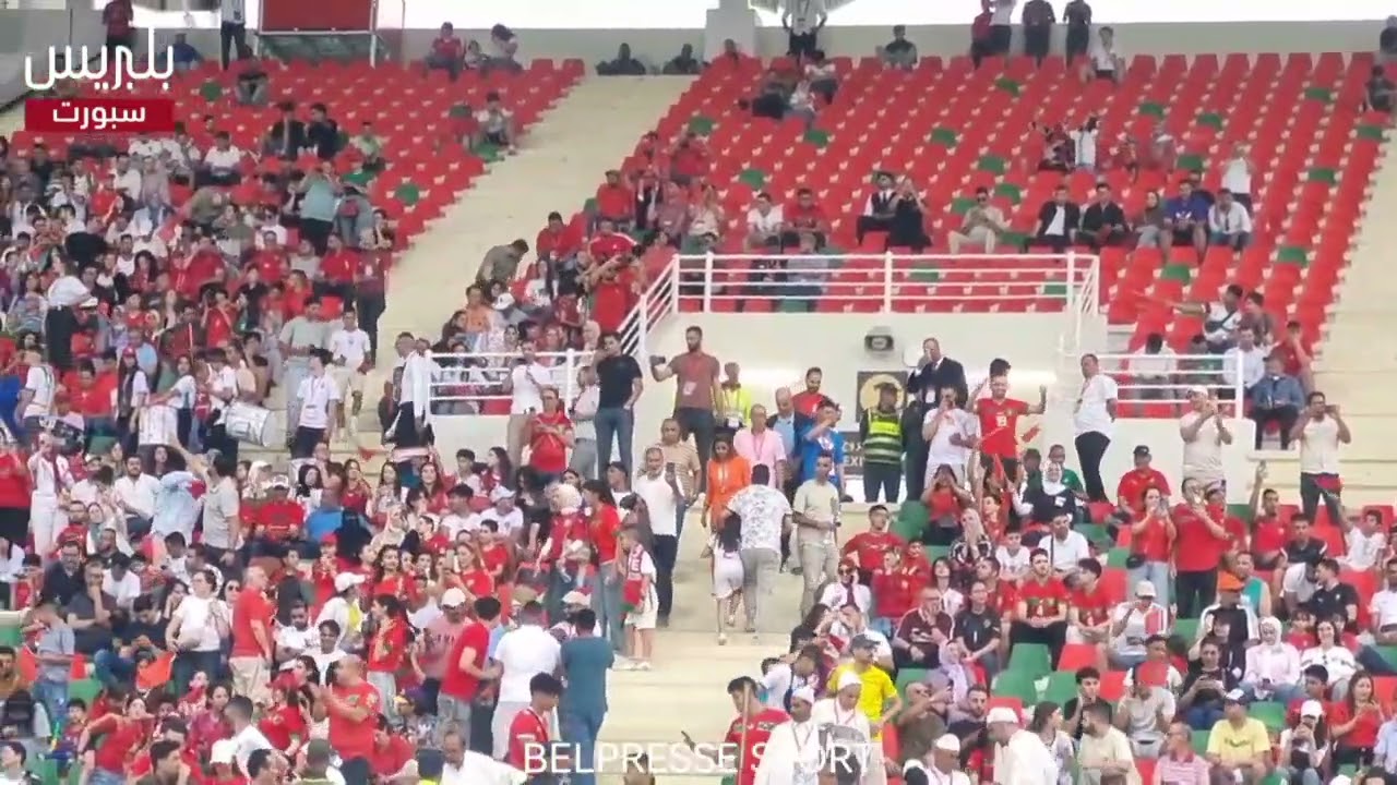أجواء احتفالية في ملعب فاس قبل مواجهة “الأسود” أمام تونس 🇹🇳