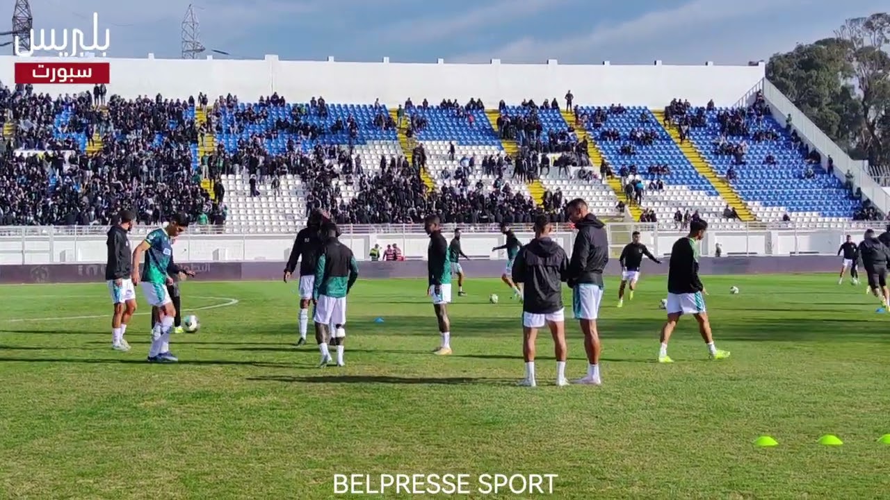 احماءات لاعبي الرجاء والشباب المحمدية قبل انطلاق المباراة
