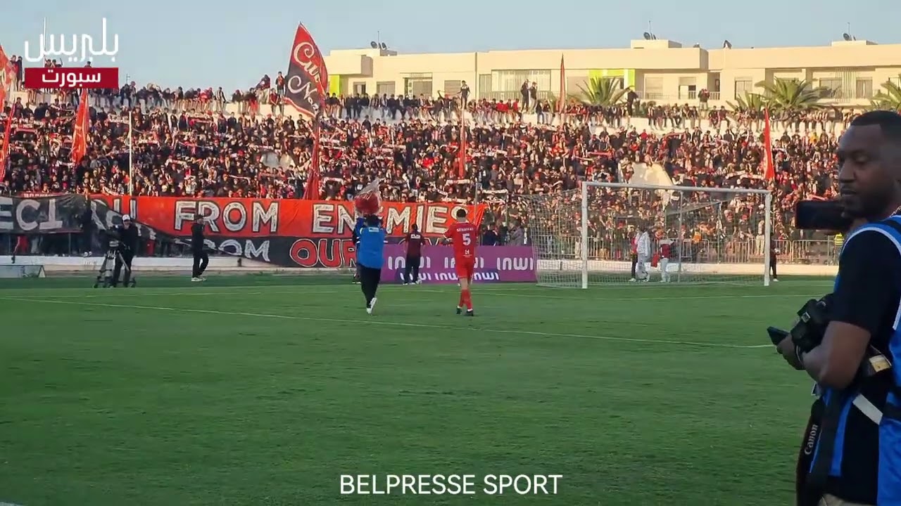 أنس سرغات يهدي باقة ورد للجماهير الودادية