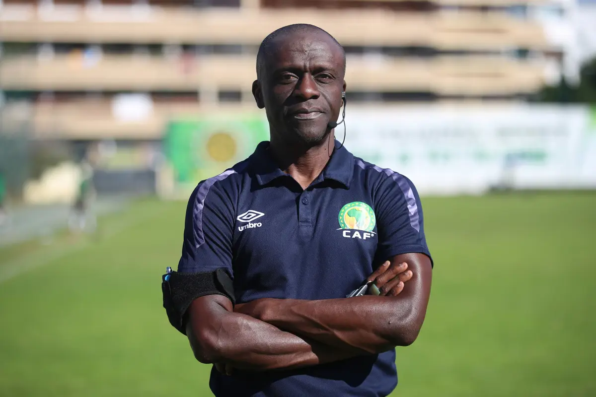 الكاف يقيل مدير لجنة التحكيم بسبب تصاعد الانتقادات