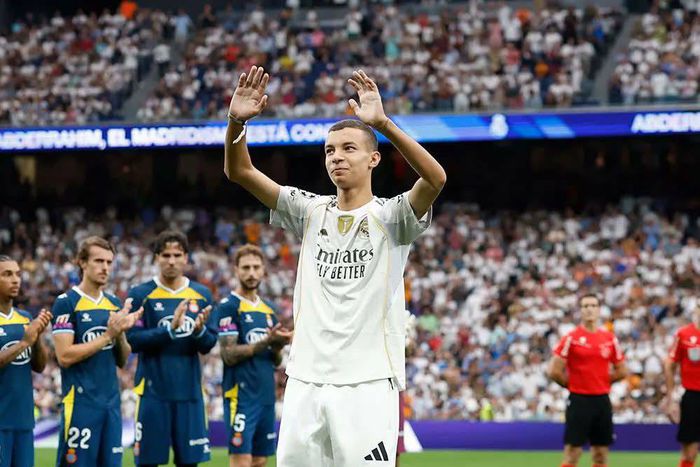 ريال مدريد يكرم الطفل المغربي عبد الرحيم أوحيدا الناجي من زلزال الحوز