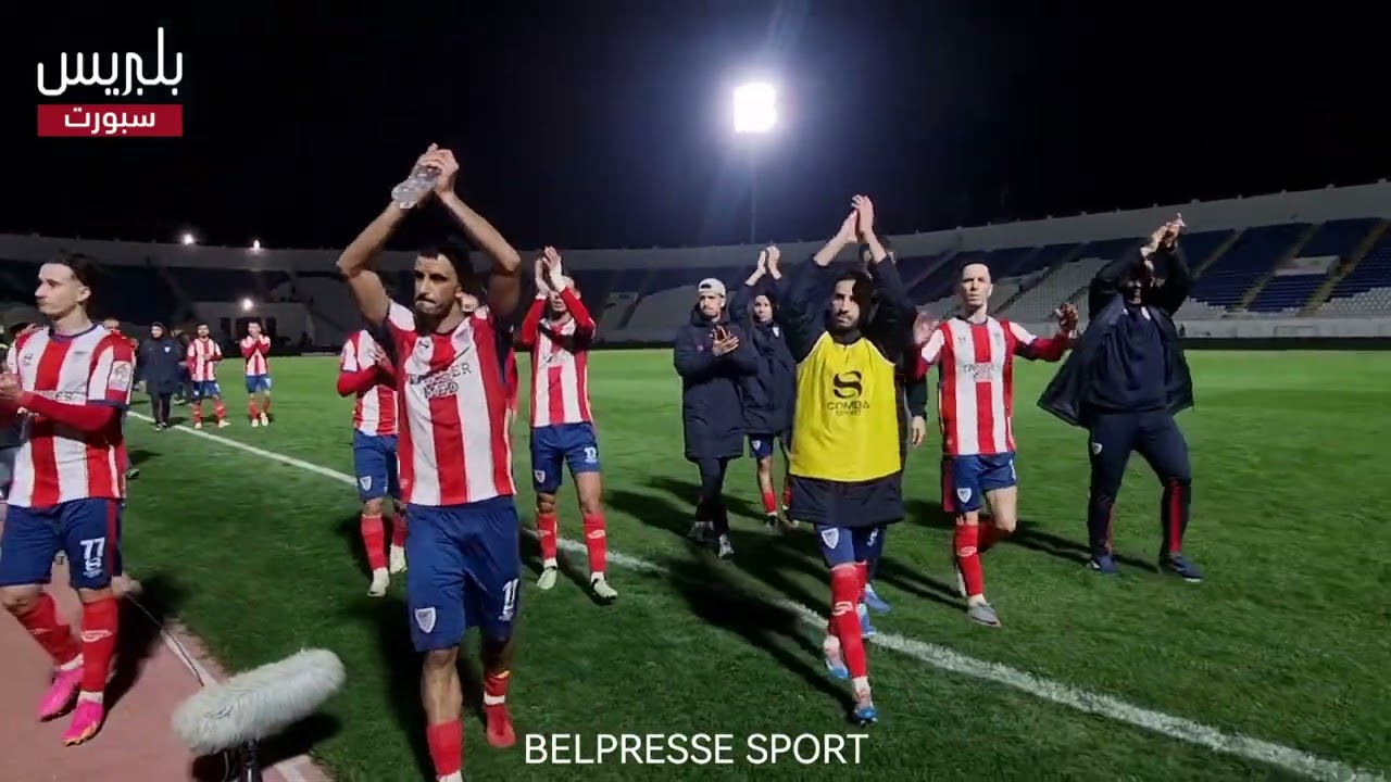 جماهير المغرب التطواني تتبادل التحية مع اللاعبين وتطالب منهم الفوز على إتحاد طنجة