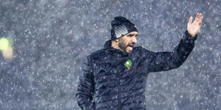 أسود الأطلس يواصلون التحضيرات لمواجهة مالي بحصة مسائية ماطرة