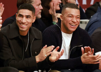 مبابي يحلّ بالرباط بدعوة من حكيمي لحضور مباراة المغرب ومالي