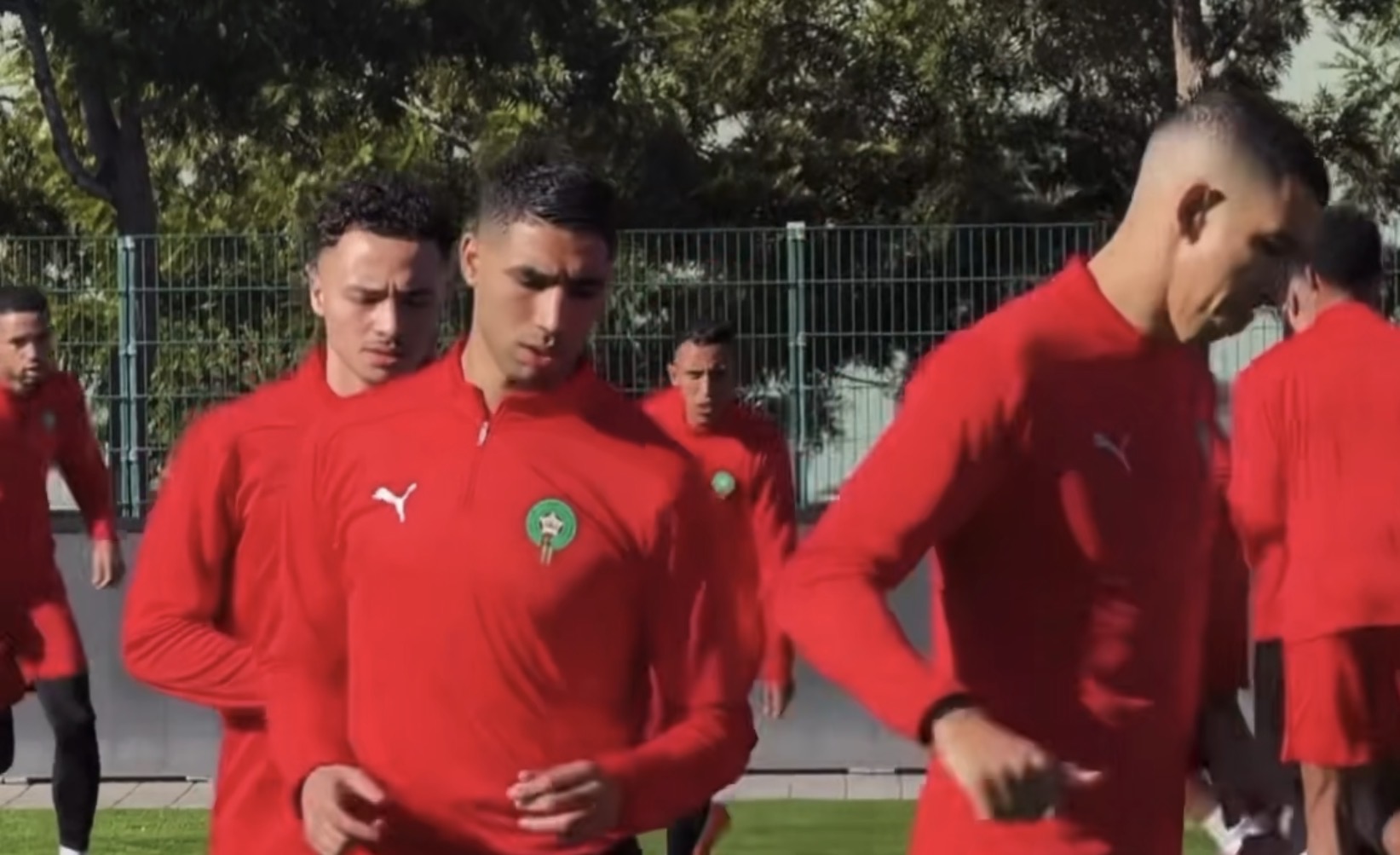 عودة حكيمي إلى تداريب “الأسود” الجماعية قبل انطلاق الكان