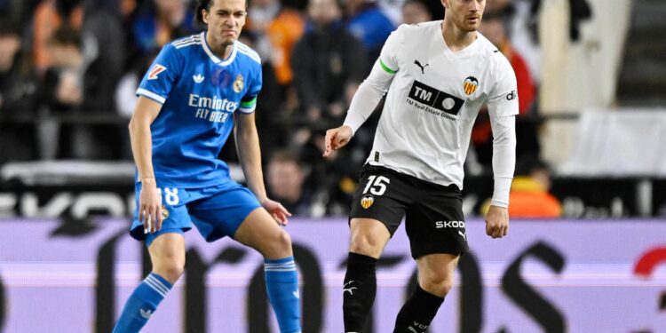 ريال مدريد يهزم فالنسيا بثنائية نظيفة