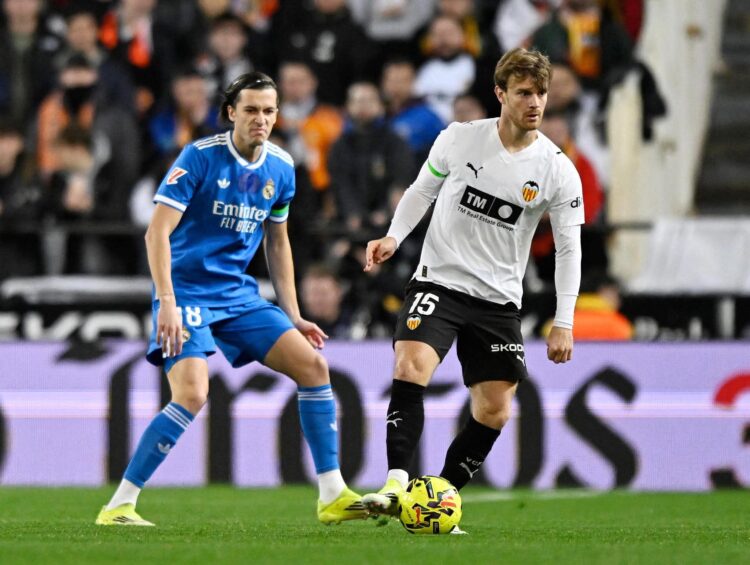 ريال مدريد يهزم فالنسيا بثنائية نظيفة